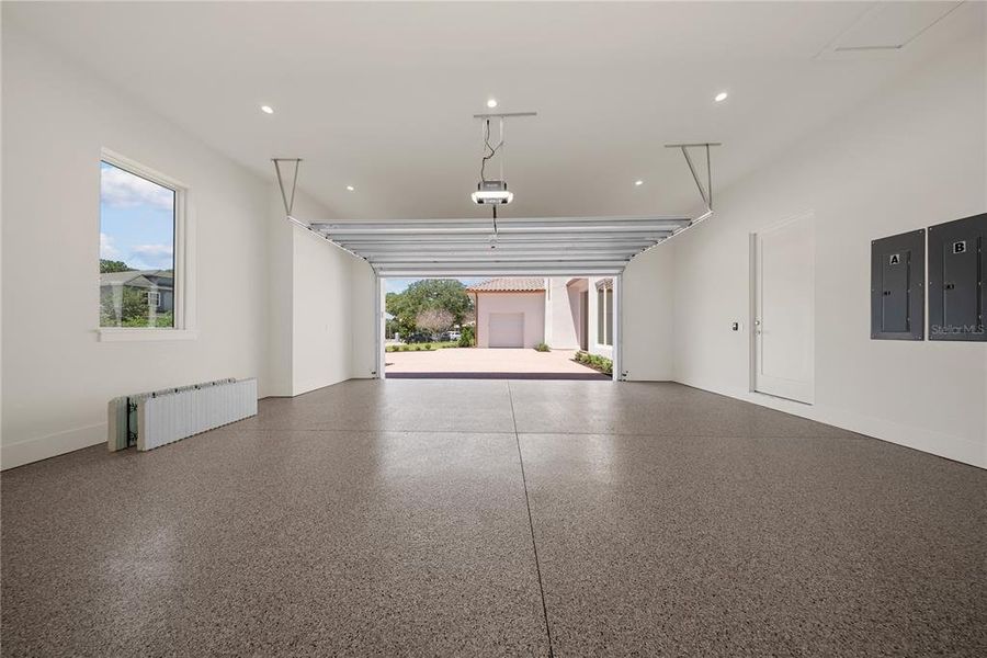 Spacious, unfurnished interior of a new home in , Orlando (Image 26).