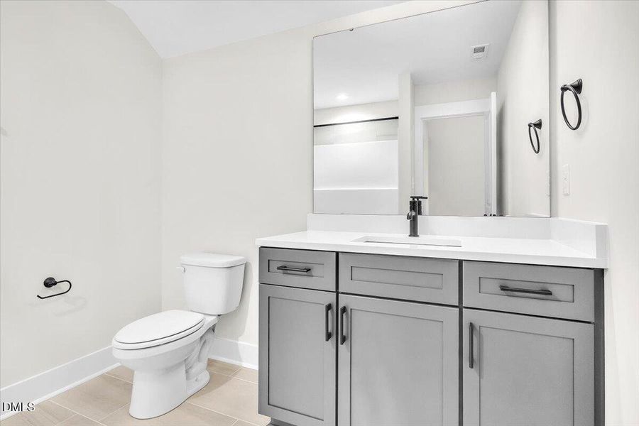 Upstairs Full Bath Upstairs Full Bath