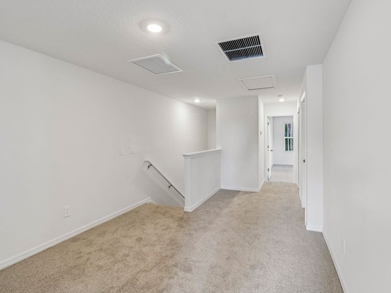 Spacious, unfurnished interior of a new home in Bradford Park, Ormond Beach (Image 10).