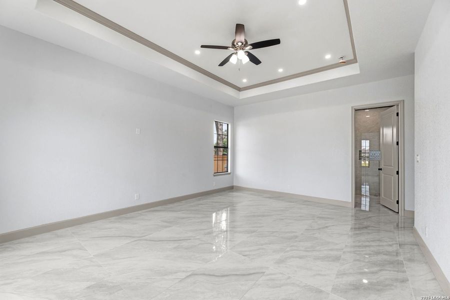 Spacious, unfurnished interior of a new home in , Selma (Image 36).