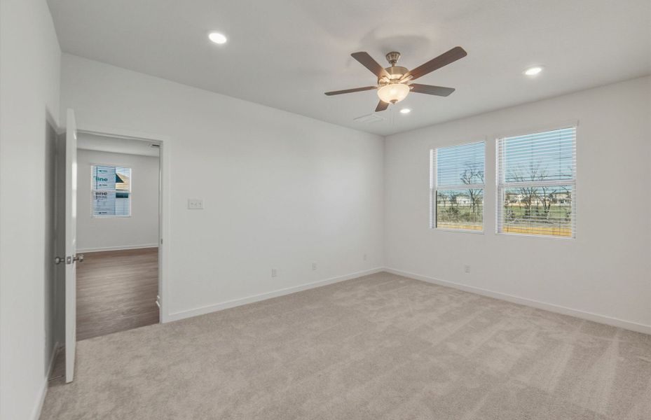 Spacious, unfurnished interior of a new home in Sonterra, Jarrell (Image 17).