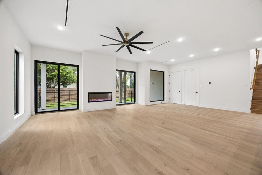 Spacious, unfurnished interior of a new home in , Bellaire (Image 36).