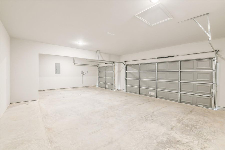 Spacious, unfurnished interior of a new home in Stone Creek Ranch, Hockley (Image 18). Spacious, unfurnished interior of a new home in Stone Creek Ranch, Hockley (Image 18).