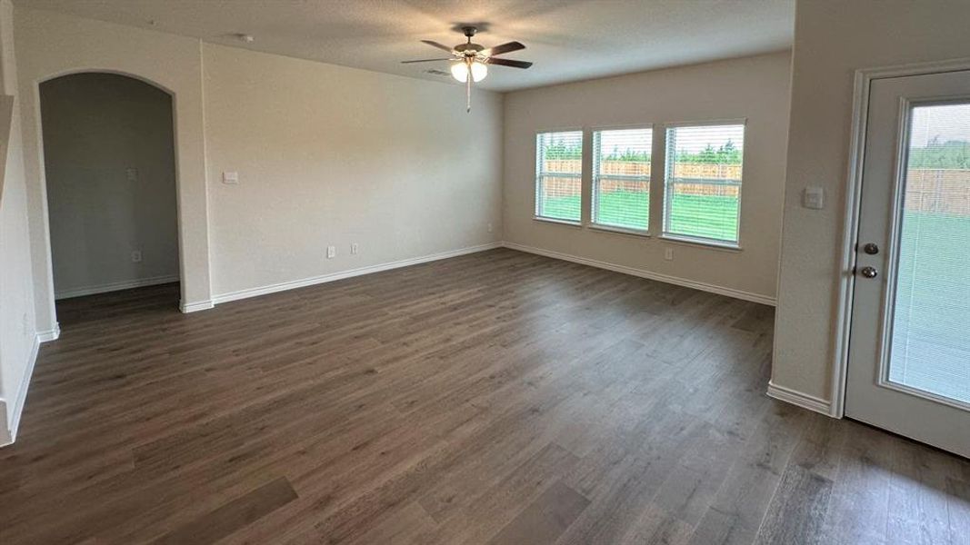 Spacious, unfurnished interior of a new home in Silverado, Aubrey (Image 4).