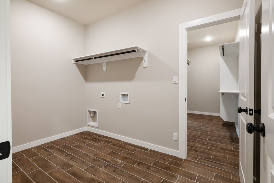 Spacious, unfurnished interior of a new home in Paloma Ranch, Harlingen (Image 9).