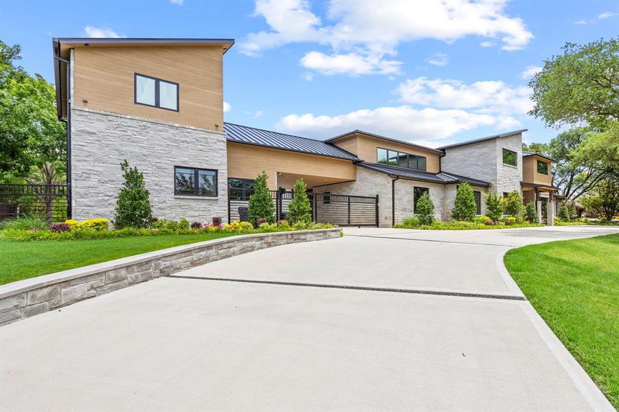 Front exterior of a new home in , Dallas, TX, highlighting curb appeal (Image 25). Front exterior of a new home in , Dallas, TX, highlighting curb appeal (Image 25).