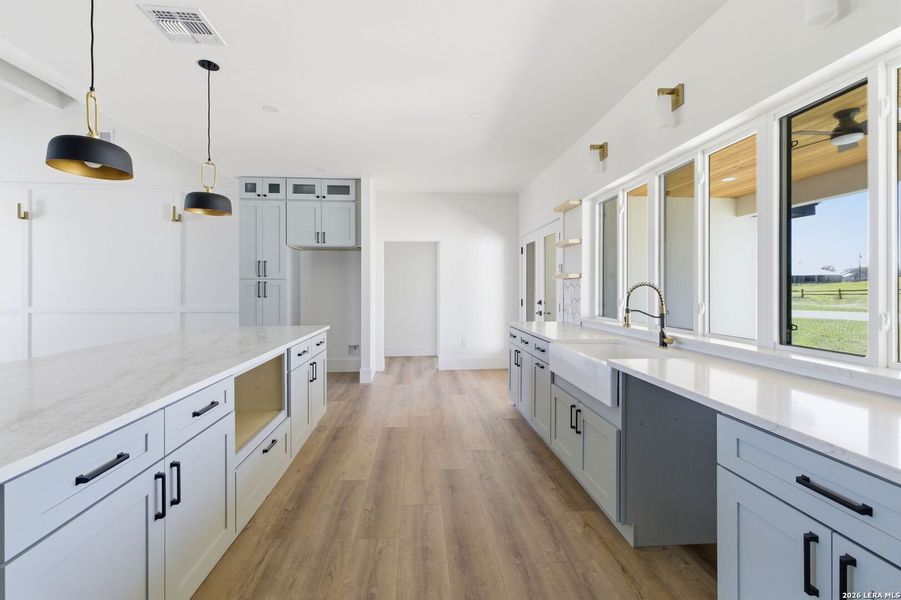 Furnished interior view inside a new home in , Bandera (Image 14).