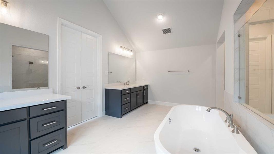 Furnished interior view inside a new home in Myrtle Creek 71', Waxahachie (Image 11). Furnished interior view inside a new home in Myrtle Creek 71', Waxahachie (Image 11).