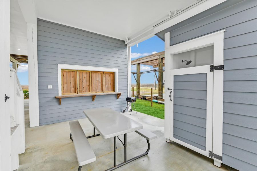 Bar/Entertaining area near the Boat Dock Bar/Entertaining area near the Boat Dock