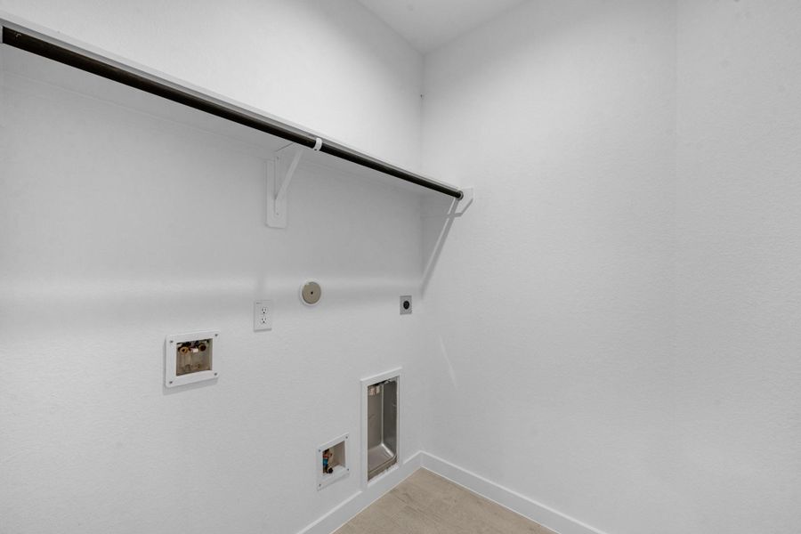 Spacious, unfurnished interior of a new home in Cypresswood Landing, Humble (Image 12).