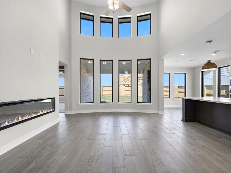 Representative image. Features, selections and colors may vary.