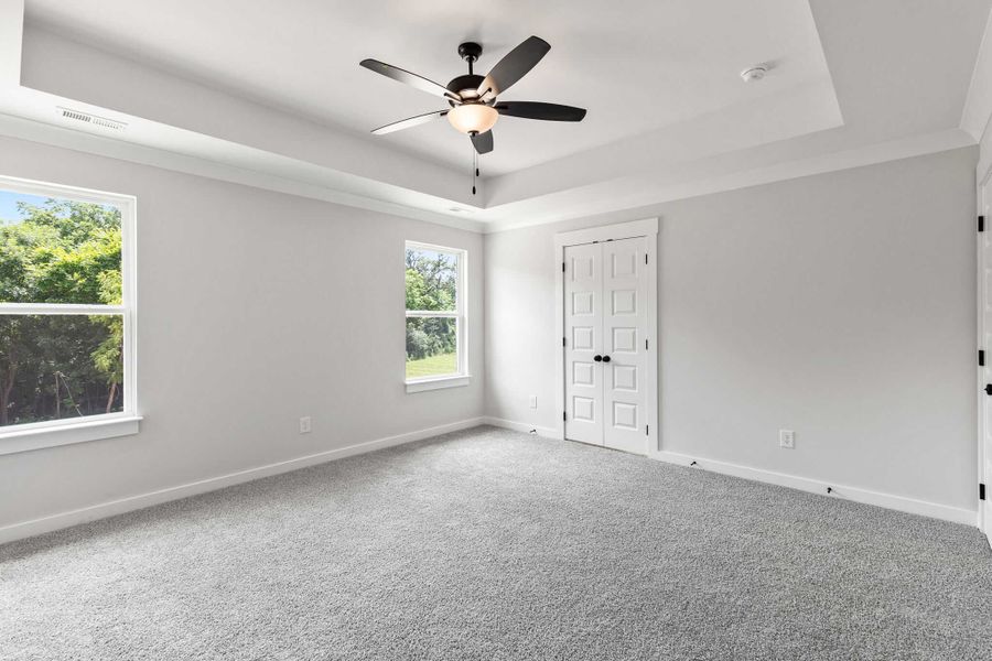 Spacious, unfurnished interior of a new home in , Gallatin (Image 5).