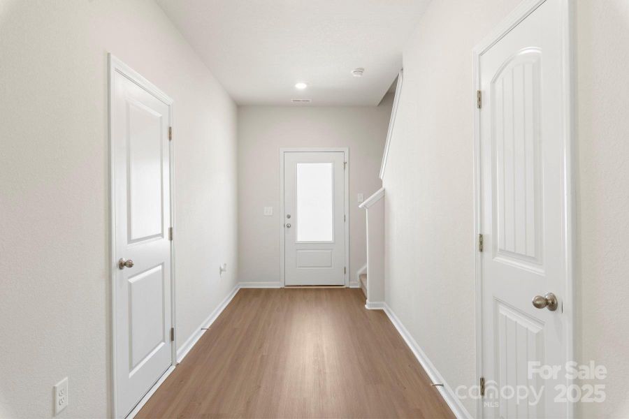 Spacious, unfurnished interior of a new home in Stagecoach Station, Gastonia (Image 12).