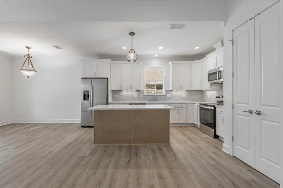 Furnished interior view inside a new home in , Nacogdoches (Image 13).