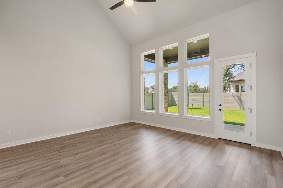 Spacious, unfurnished interior of a new home in Wolf Ranch, Georgetown (Image 35).