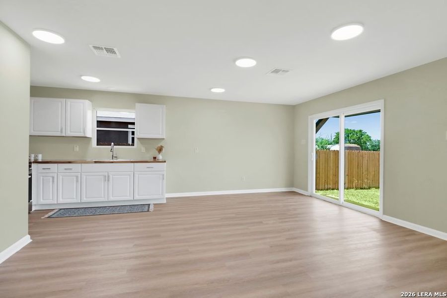 Spacious, unfurnished interior of a new home in , Nixon (Image 14).