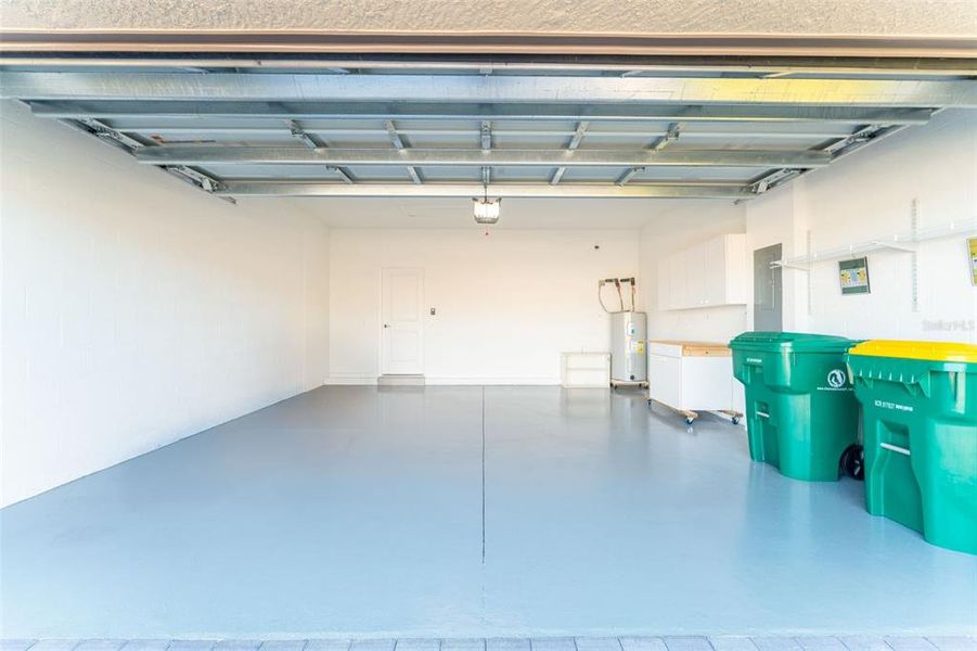 Spacious, unfurnished interior of a new home in , Port Charlotte (Image 18).