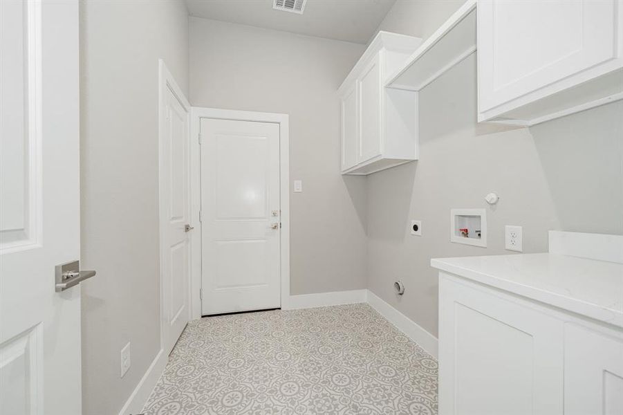 Spacious, unfurnished interior of a new home in , Celeste (Image 32).