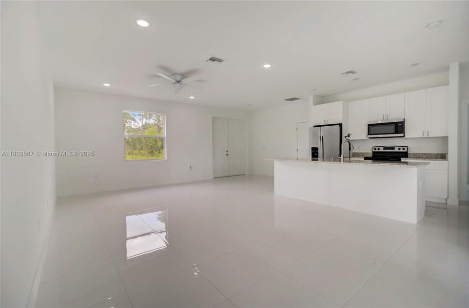 Spacious, unfurnished interior of a new home in , Alva (Image 9).