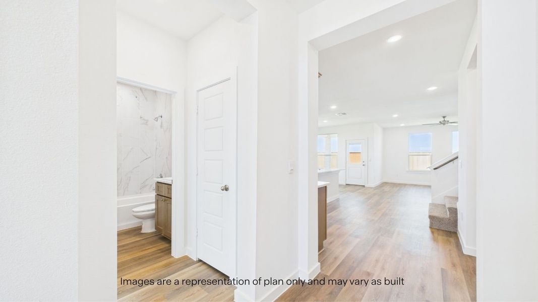 Spacious, unfurnished interior of a new home in Westmont, Lubbock (Image 26).