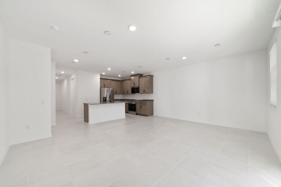 Spacious, unfurnished interior of a new home in Towns at Greenleaf, Oviedo (Image 24).