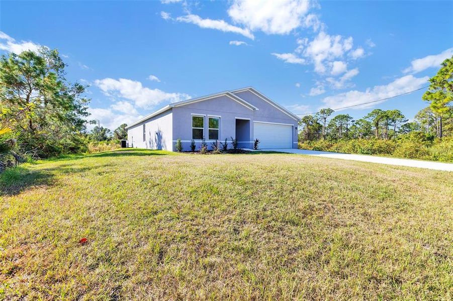 Exterior details and patio area of a home in Sebring Classic, Sebring (Image 14).