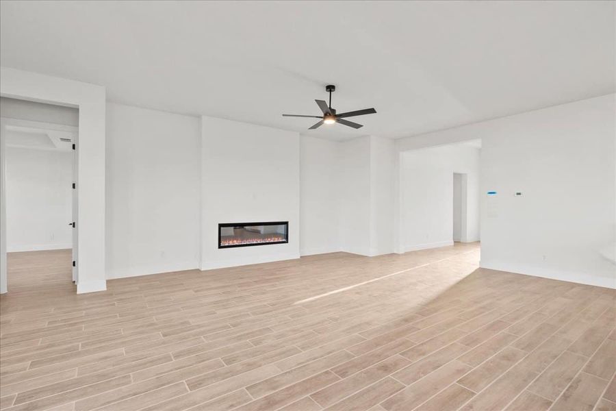 Spacious, unfurnished interior of a new home in Village at Three Oaks, Seguin (Image 26). Spacious, unfurnished interior of a new home in Village at Three Oaks, Seguin (Image 26).