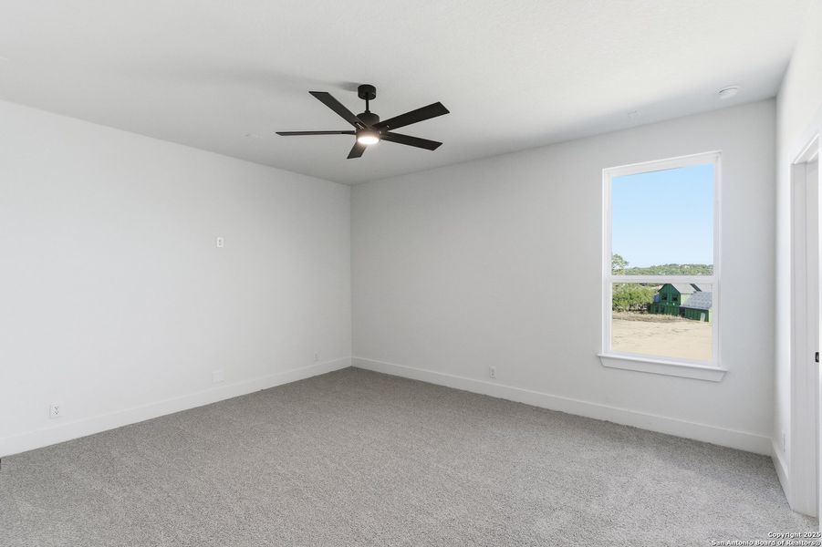 Spacious, unfurnished interior of a new home in Caliza Reserve, Boerne (Image 31).