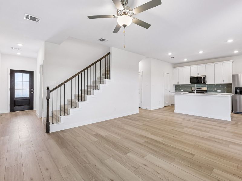 Spacious, unfurnished interior of a new home in Cibolo Hills West - Spring Series, Fort Worth (Image 13).
