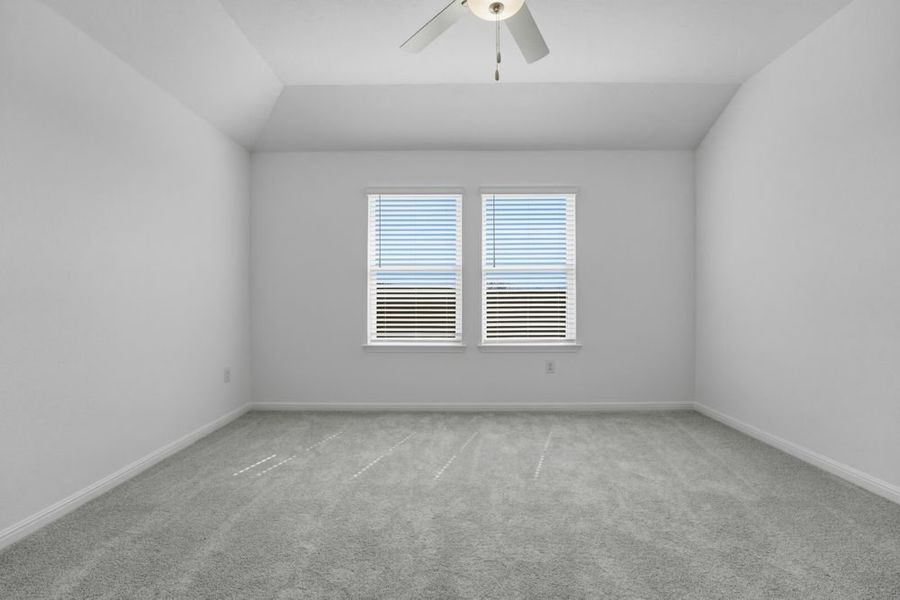 Spacious, unfurnished interior of a new home in Longview, Del Valle (Image 12).