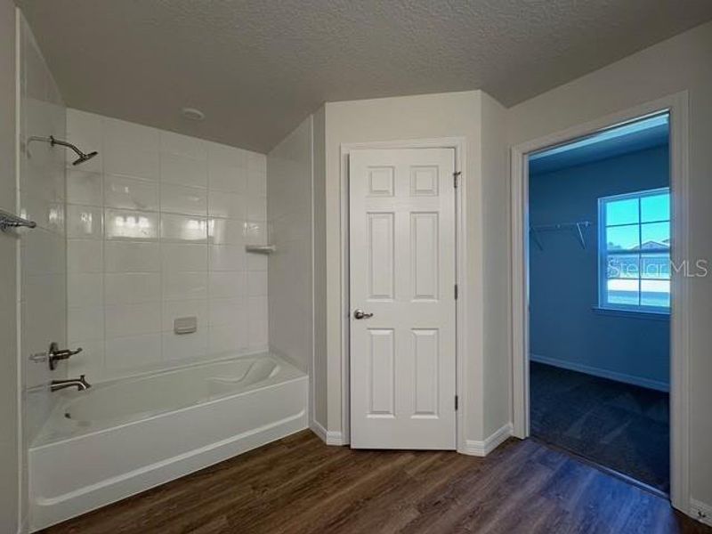 Spacious, unfurnished interior of a new home in , Ocala (Image 17).