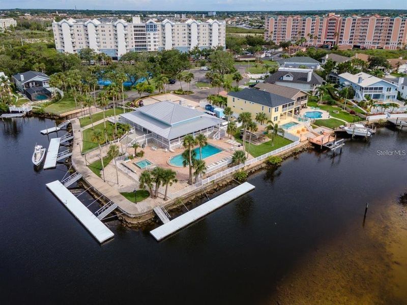 Condo located in New Port Richey, FL showcasing its design and architecture (Image 5).