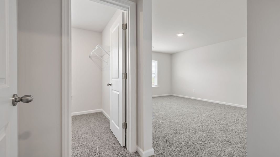 Spacious, unfurnished interior of a new home in Tanglewood Townes, Greenville (Image 22).