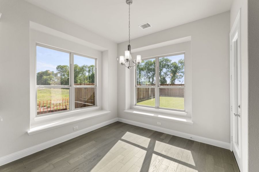 Spacious, unfurnished interior of a new home in River Ranch, Van Alstyne (Image 23).