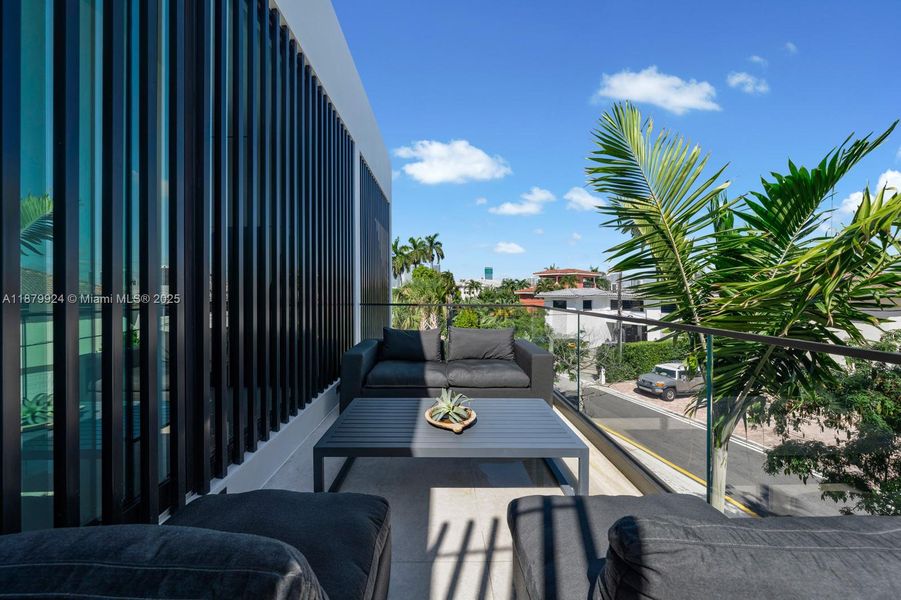 Front exterior of a new home in , Miami Beach, FL, highlighting curb appeal (Image 26).