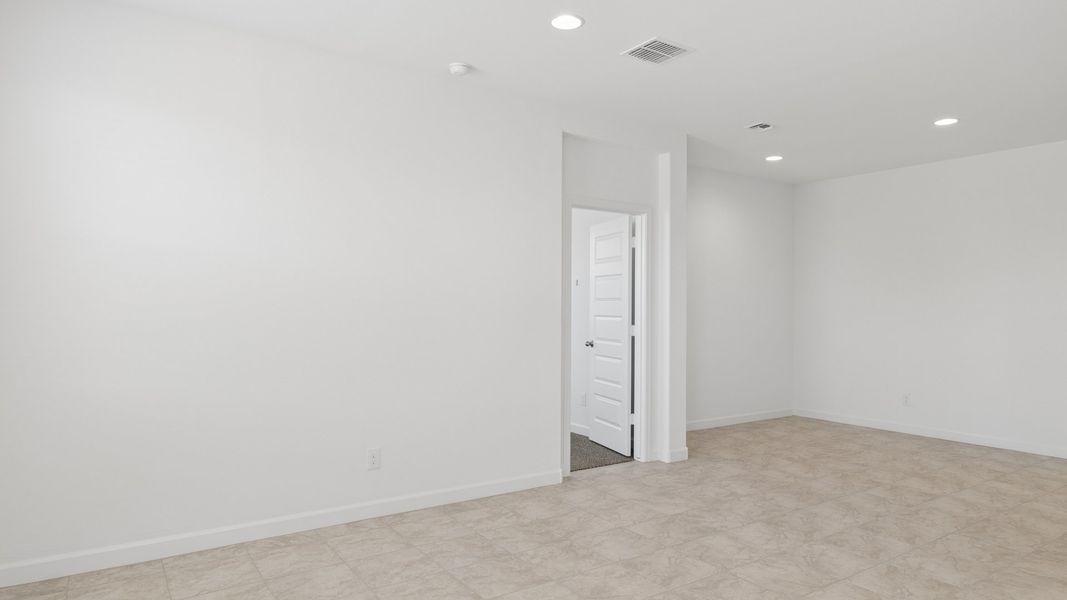 Spacious, unfurnished interior of a new home in Quail Ranch, San Tan Valley (Image 16). Spacious, unfurnished interior of a new home in Quail Ranch, San Tan Valley (Image 16).