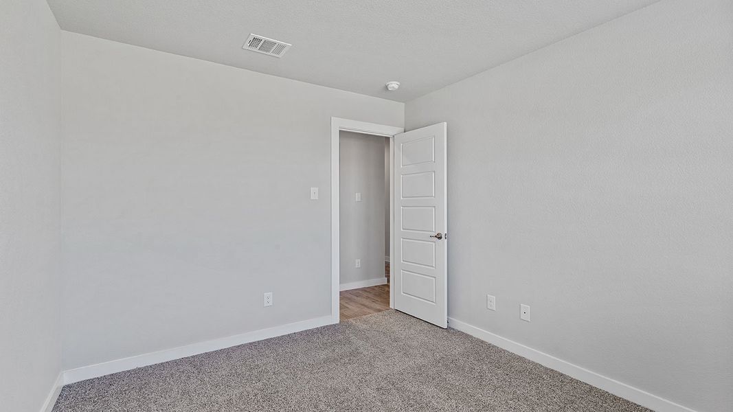 Spacious, unfurnished interior of a new home in Eagle Creek, Denton (Image 21).