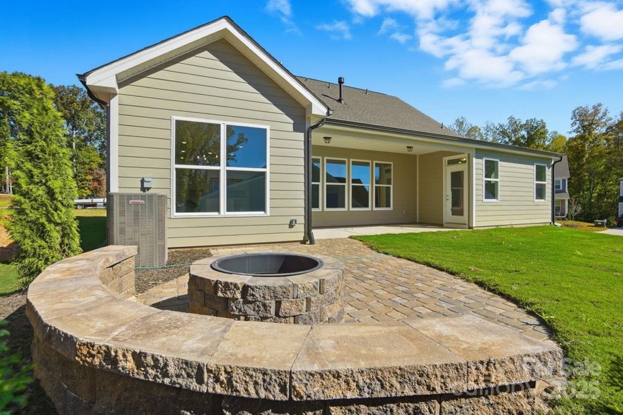 Exterior details and patio area of a home in Rone Creek, Waxhaw (Image 4).