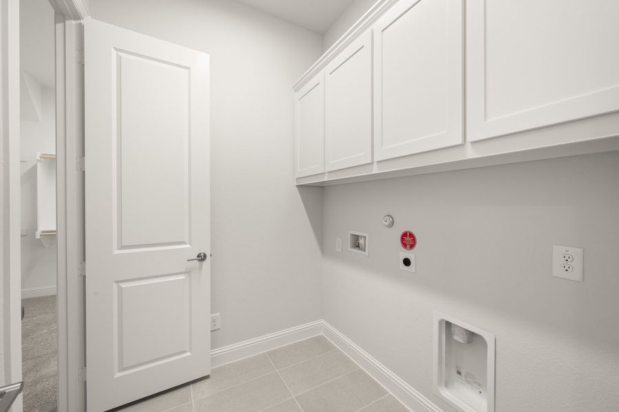 Spacious, unfurnished interior of a new home in Waterfall Ranch, Waxahachie (Image 27).