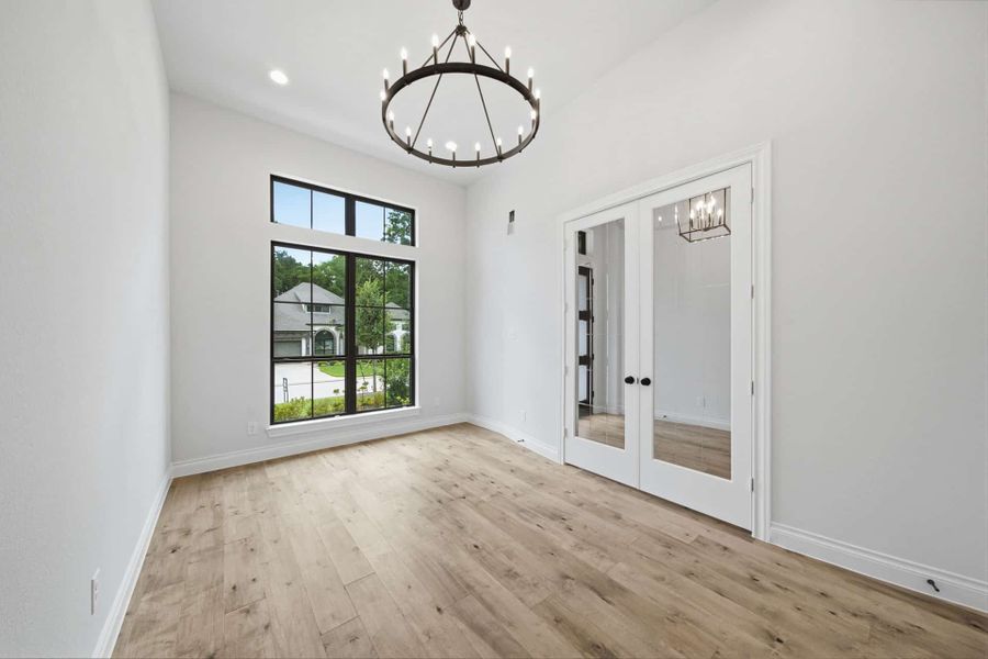 Spacious, unfurnished interior of a new home in The Woodlands Hills 65′, Willis (Image 21). Spacious, unfurnished interior of a new home in The Woodlands Hills 65′, Willis (Image 21).