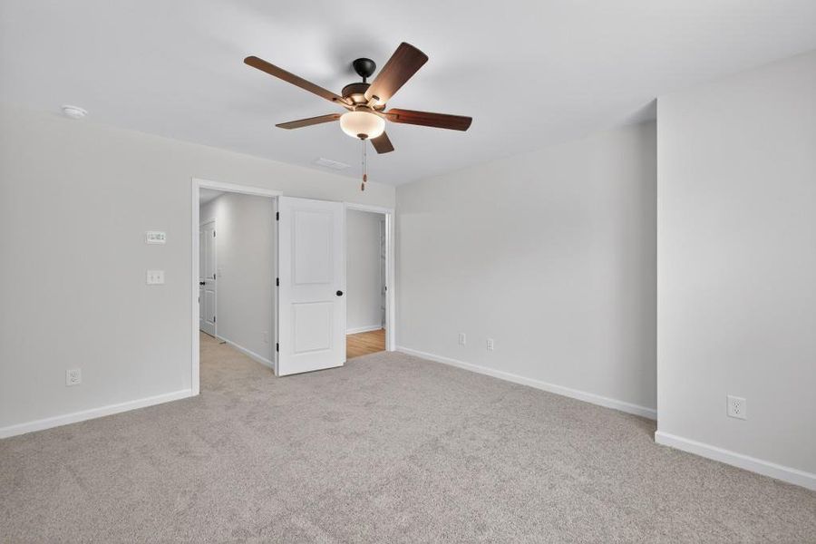 Spacious, unfurnished interior of a new home in Medlock Park, Austell (Image 9).