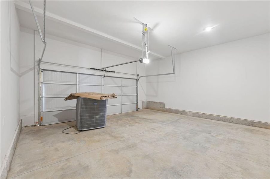 Spacious, unfurnished interior of a new home in Martin Springs - Estate Series, Lawrenceville (Image 19).