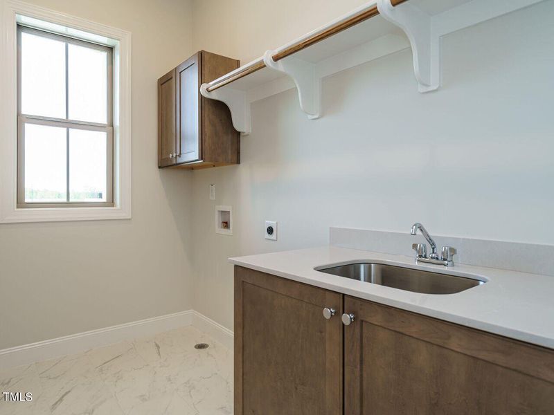 009-1280x960-laundry-room