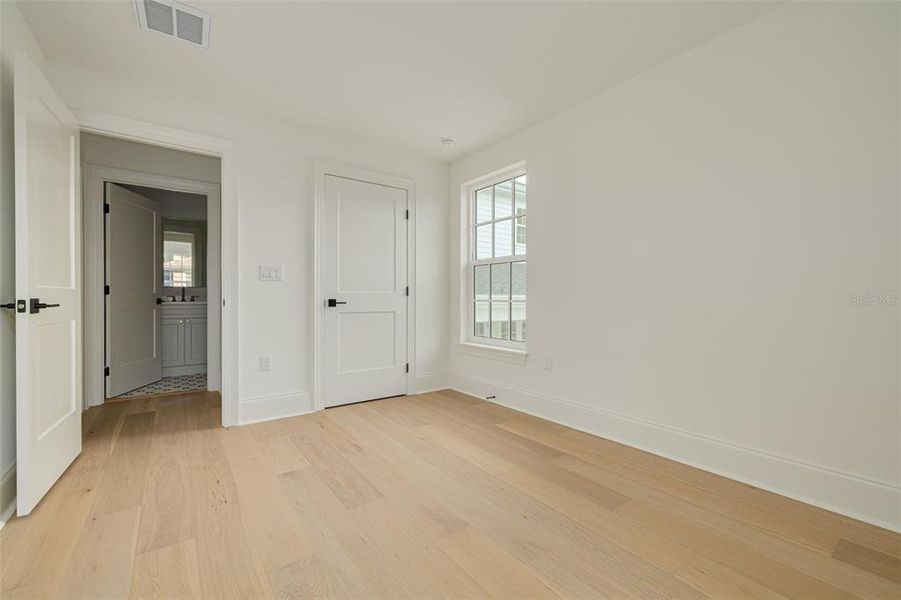 Spacious, unfurnished interior of a new home in , St. Petersburg (Image 44).
