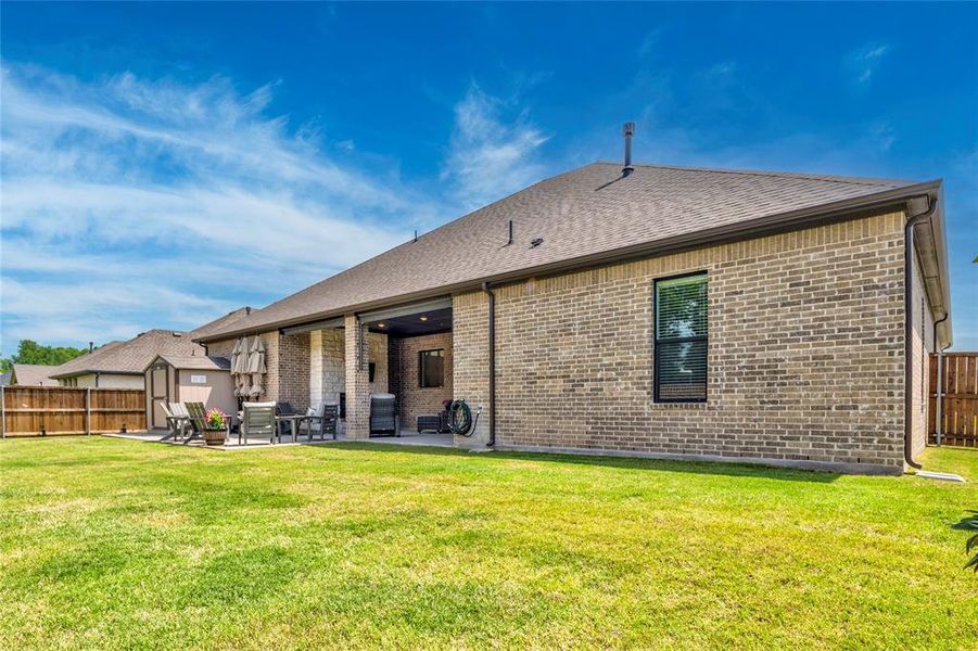 Exterior details and patio area of a home in Lincoln Pointe, Van Alstyne (Image 3).