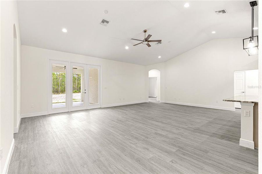 Spacious, unfurnished interior of a new home in , Dunnellon (Image 19).