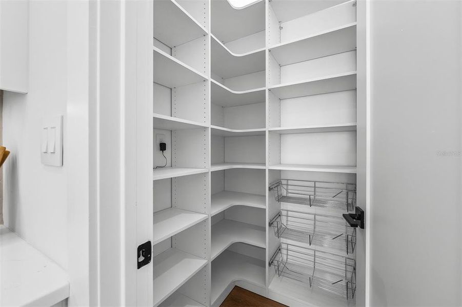 Furnished interior view inside a new home in , Orlando (Image 49).