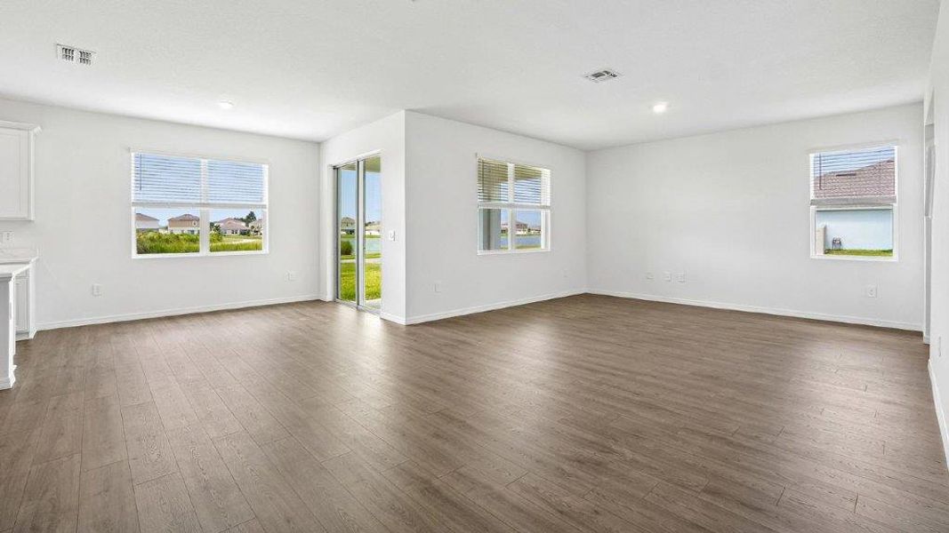 Representative unfurnished interior of a home built from the THE McKENNA by D.R. Horton in Summerlin at Hawthorne Ranch, Lakeland (Image 26).