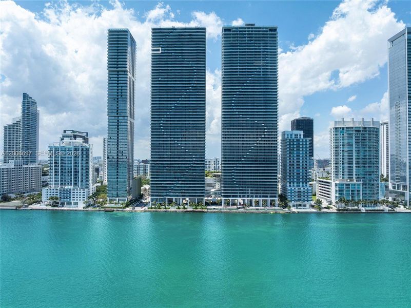 Condo located in Miami, FL showcasing its design and architecture (Image 27).