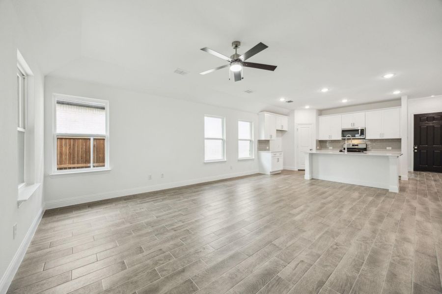 Spacious, unfurnished interior of a new home in Saint Tropez, Huffman (Image 15). Spacious, unfurnished interior of a new home in Saint Tropez, Huffman (Image 15).